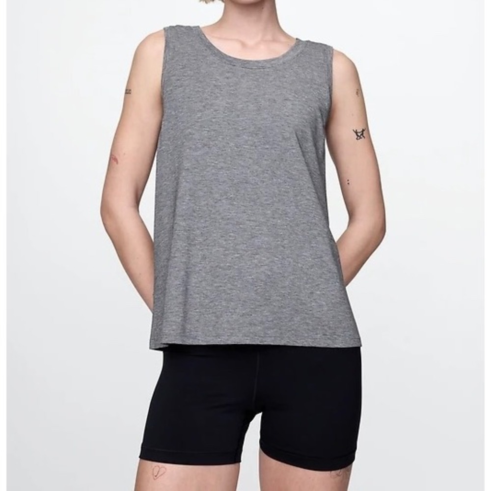 GapFit Breathe Muscle Tank Top Womens Gray Heather Activewear Yoga Gym Shirt